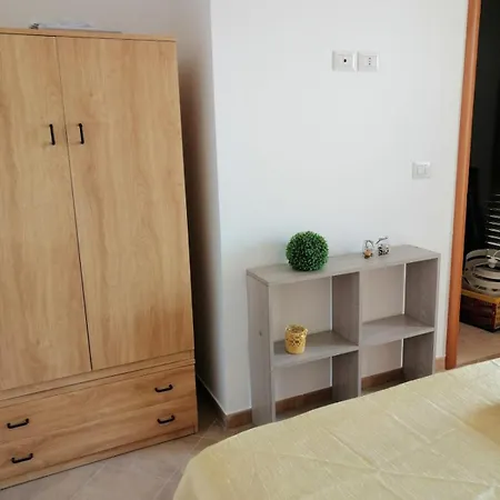 La Casa Gialla Vicino Le Spiagge Sabbiose Apartment *