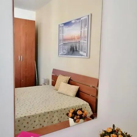 Apartment La Casa Gialla Vicino Le Spiagge Sabbiose