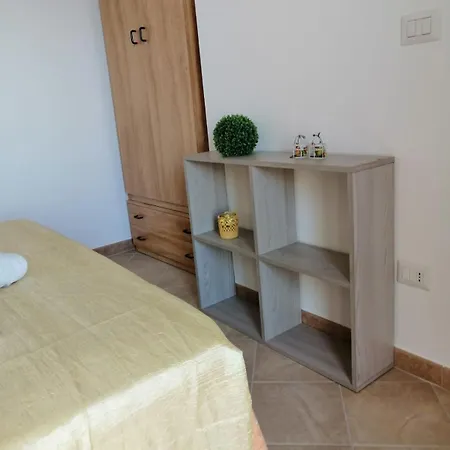 Apartment La Casa Gialla Vicino Le Spiagge Sabbiose *