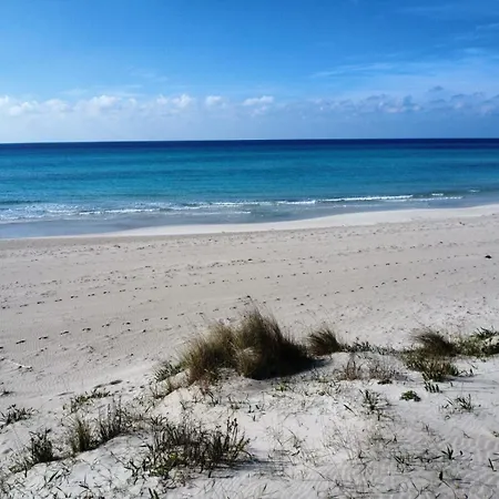 La Casa Gialla Vicino Le Spiagge Sabbiose Torre San Giovanni Ugento