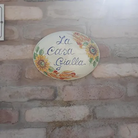 La Casa Gialla Vicino Le Spiagge Sabbiose *