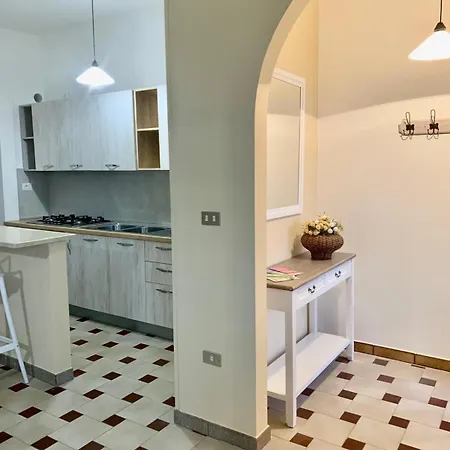 Apartment La Casa Gialla Vicino Le Spiagge Sabbiose