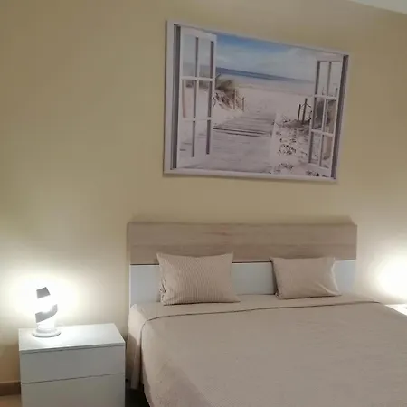 La Casa Gialla Vicino Le Spiagge Sabbiose Apartment *