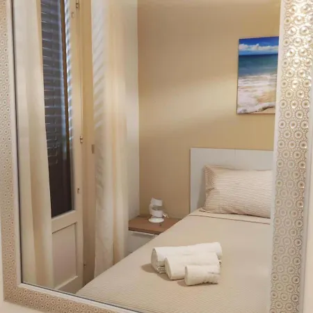 La Casa Gialla Vicino Le Spiagge Sabbiose Apartment *