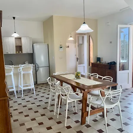 La Casa Gialla Vicino Le Spiagge Sabbiose