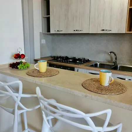 La Casa Gialla Vicino Le Spiagge Sabbiose Apartment