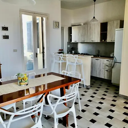 Apartment La Casa Gialla Vicino Le Spiagge Sabbiose *