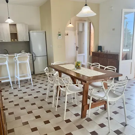 La Casa Gialla Vicino Le Spiagge Sabbiose Torre San Giovanni Ugento