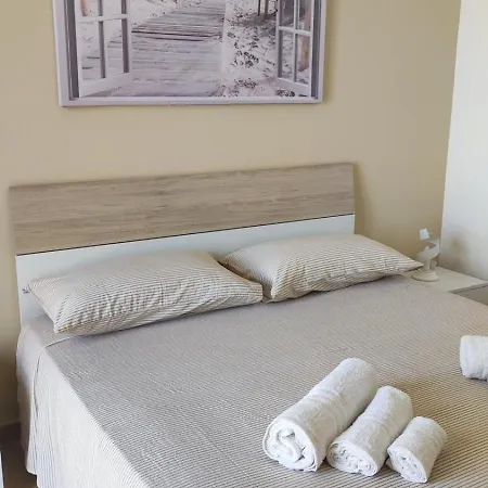 Apartment La Casa Gialla Vicino Le Spiagge Sabbiose *